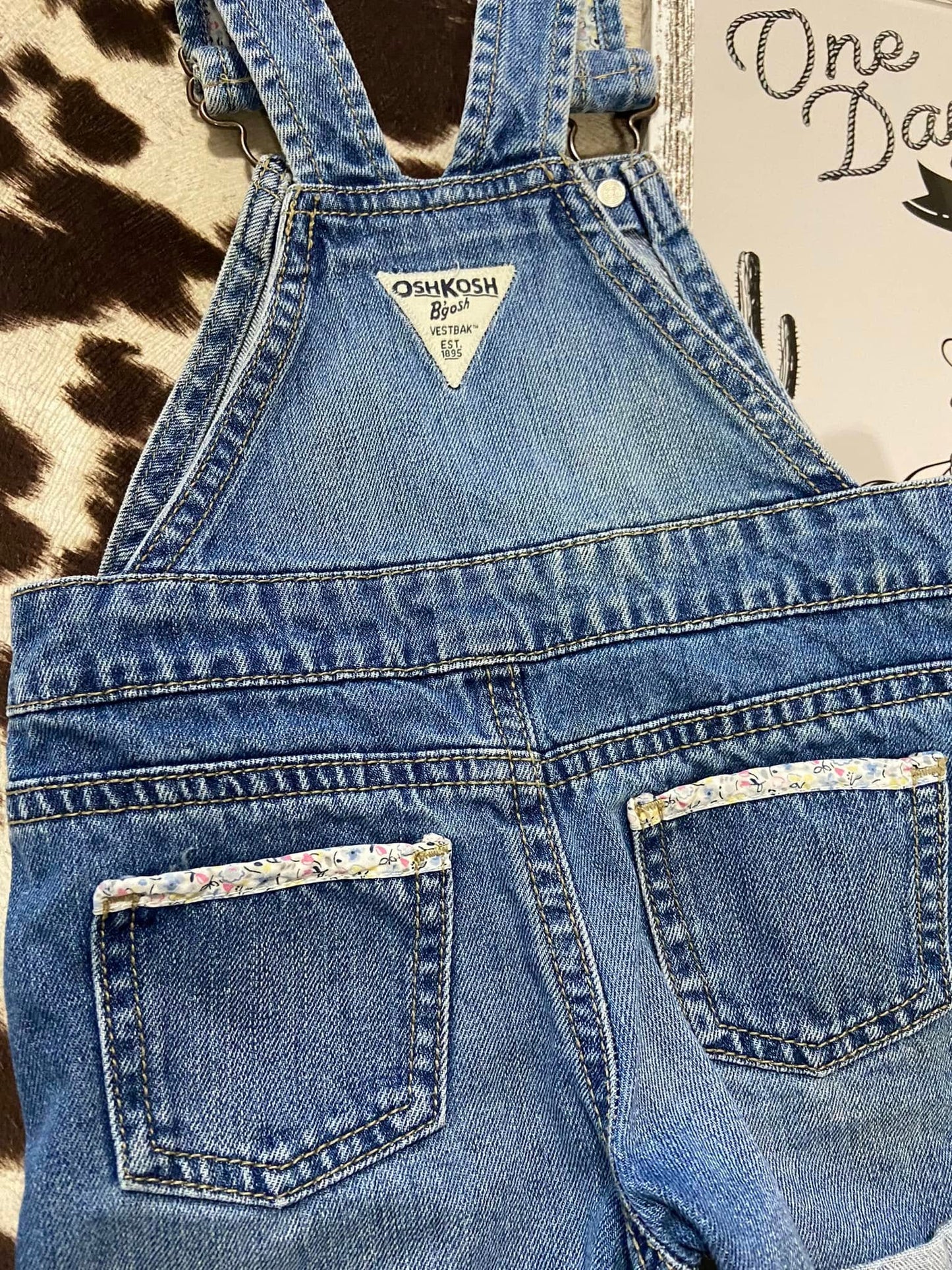 #010225 OshKosh Girls Shortalls Size 12M