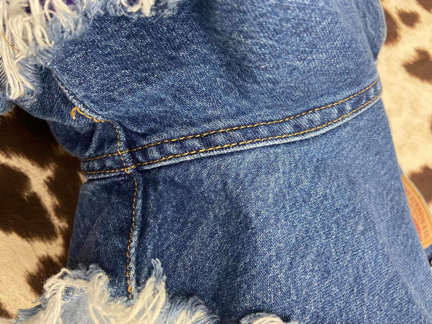 #010525 Levi's Women"s Medium Blue Distressed Cut Off Jean Shorts Size 29