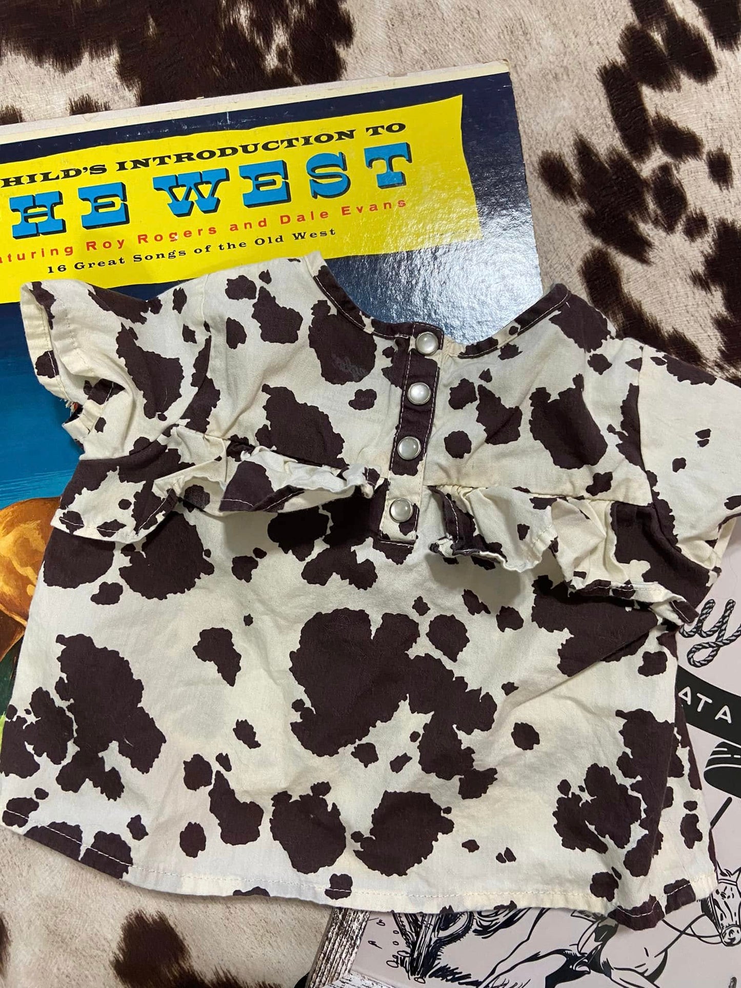 #010225 Wrangler Girls Cow Outfit Size 6/9 m