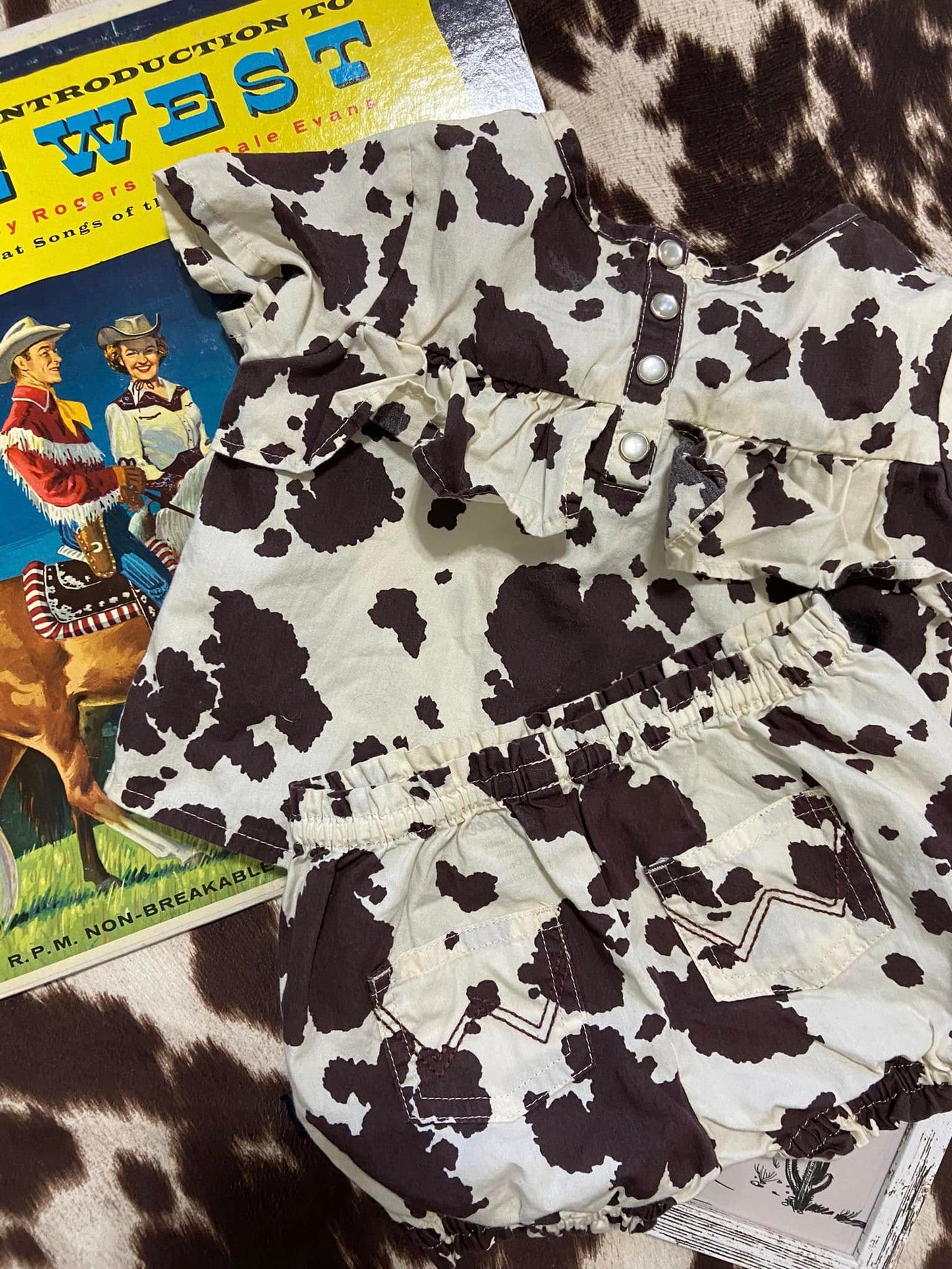 #010225 Wrangler Girls Cow Outfit Size 6/9 m