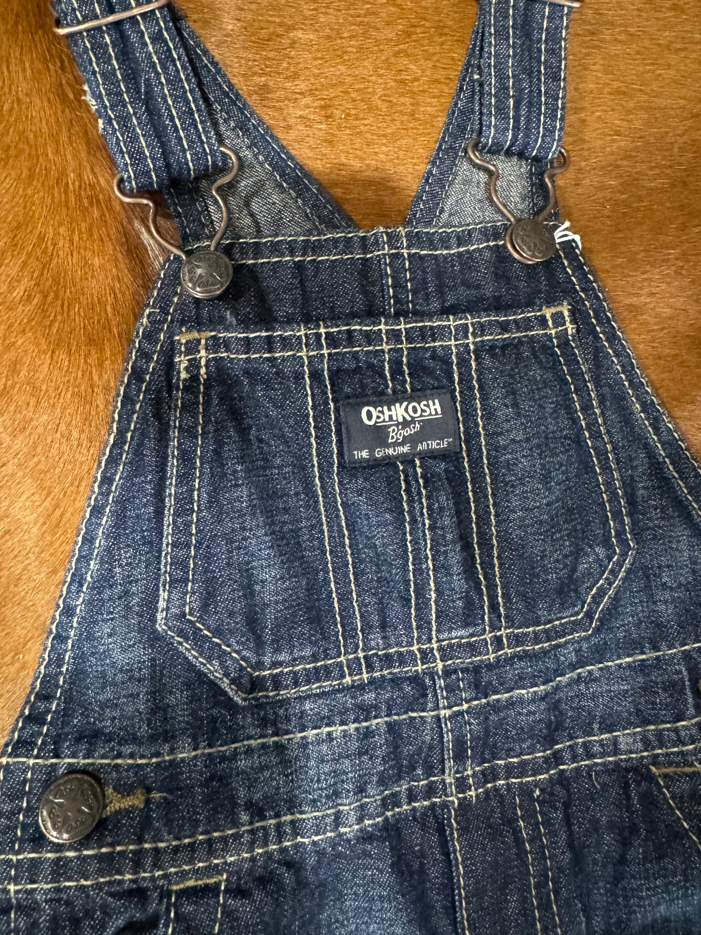 #112024 LW OshKosh Shorts Overalls Size 18M