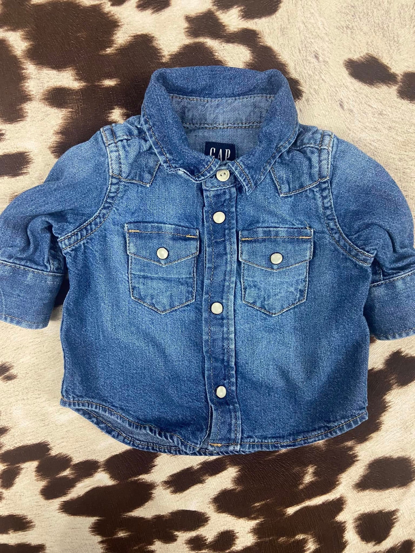#010425 Gap Denim Shirt Size 0/3 M