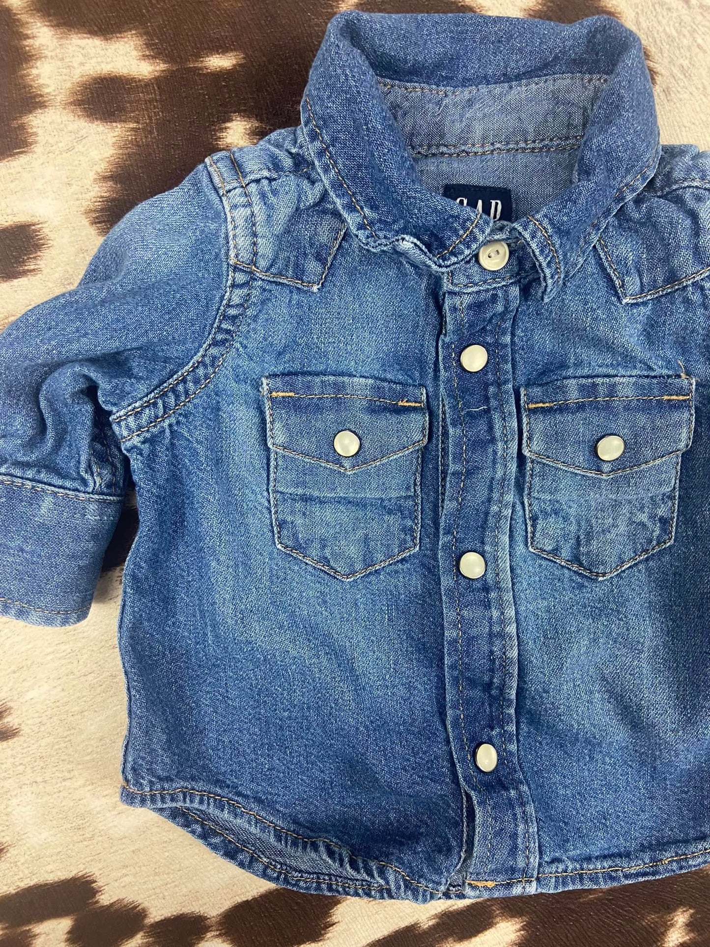 #010425 Gap Denim Shirt Size 0/3 M