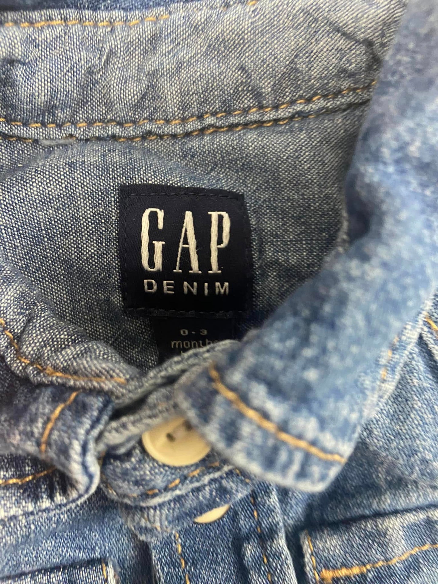 #010425 Gap Denim Shirt Size 0/3 M