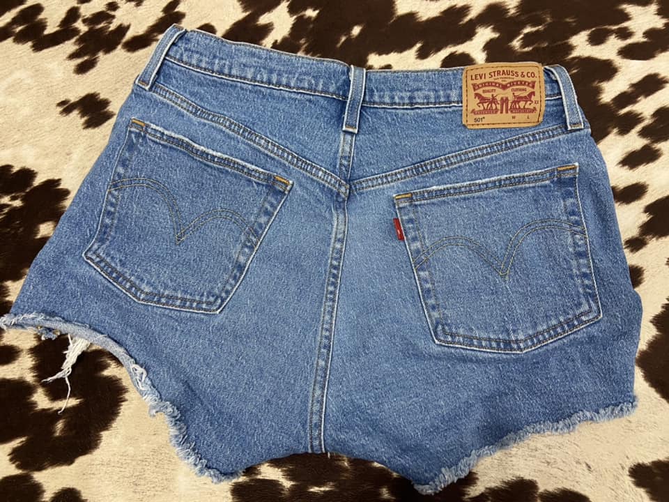 #010525 Levi's Women's Medium Blue Distressed Cut Off Jean Shorts Size 30