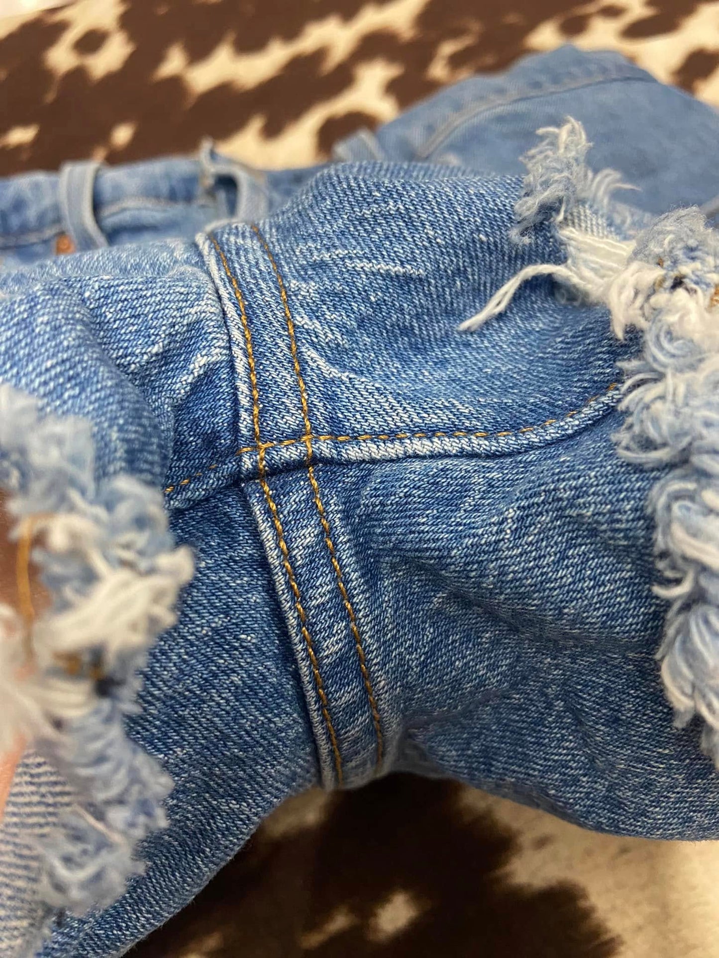 #010525 Levi's Women's Medium Blue Distressed Cut Off Jean Shorts Size 30