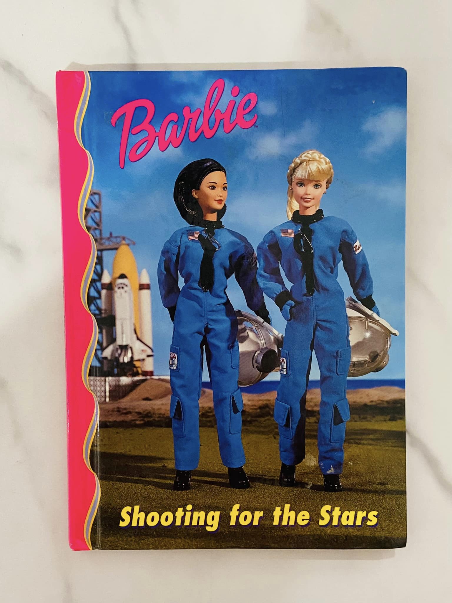 #113 LW Barbie Shooting For The Stars Book