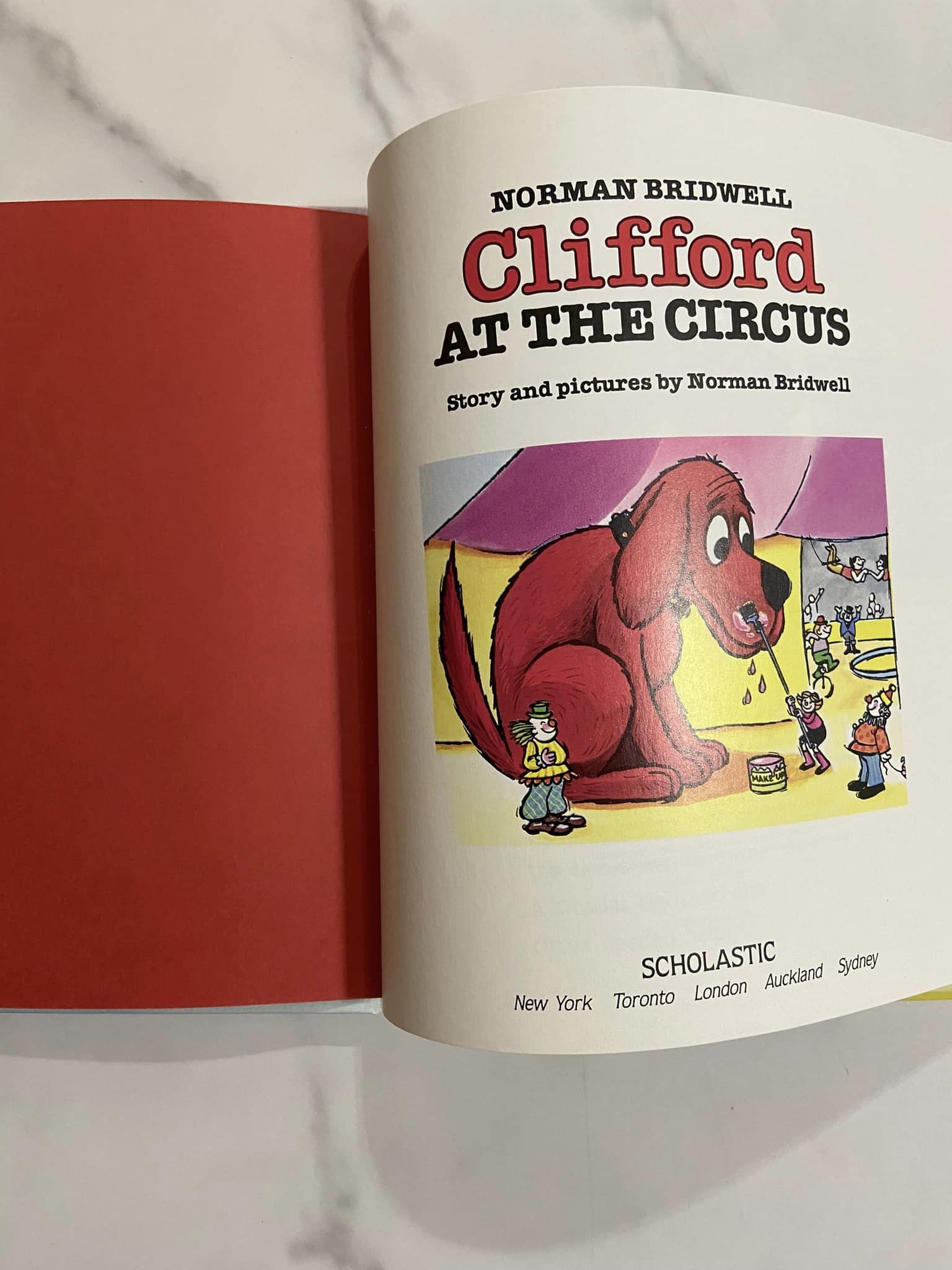 #032224 Clifford At The Circus Book