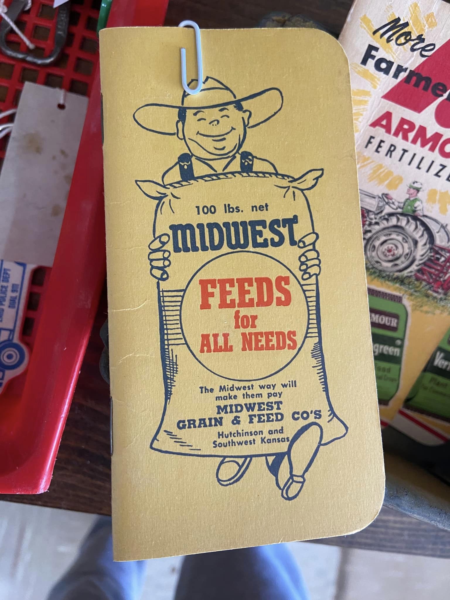 #1025 LW Midwest Feeds Farm Pocket Book