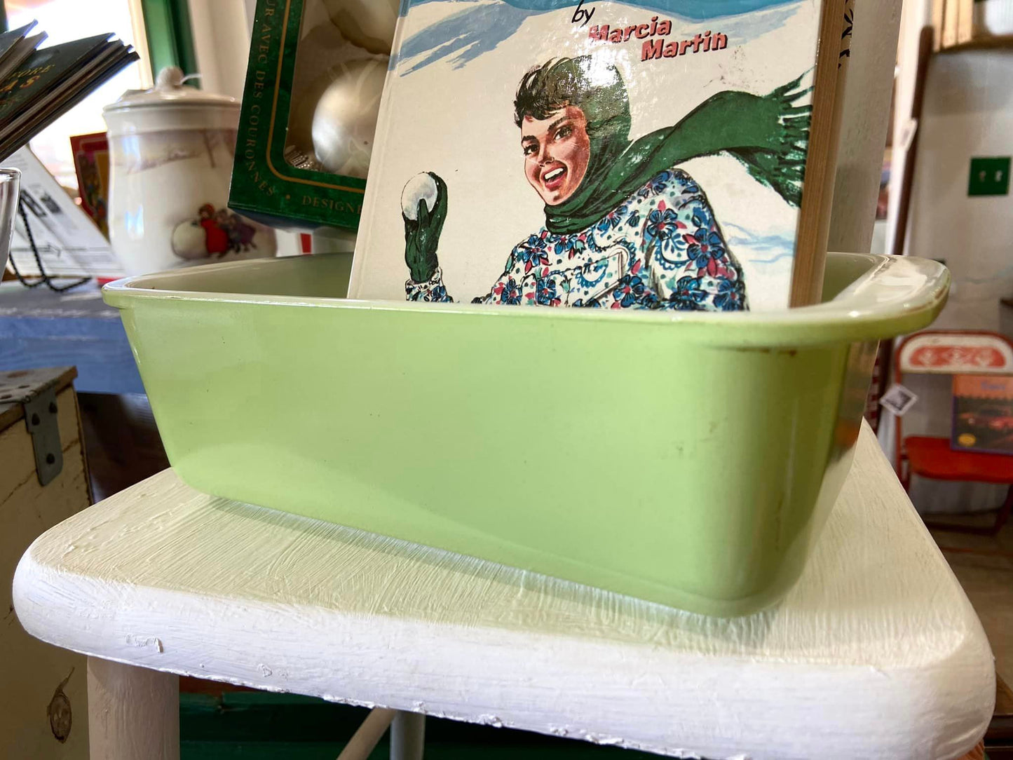 #910 LW Green Pyrex Loaf Pan