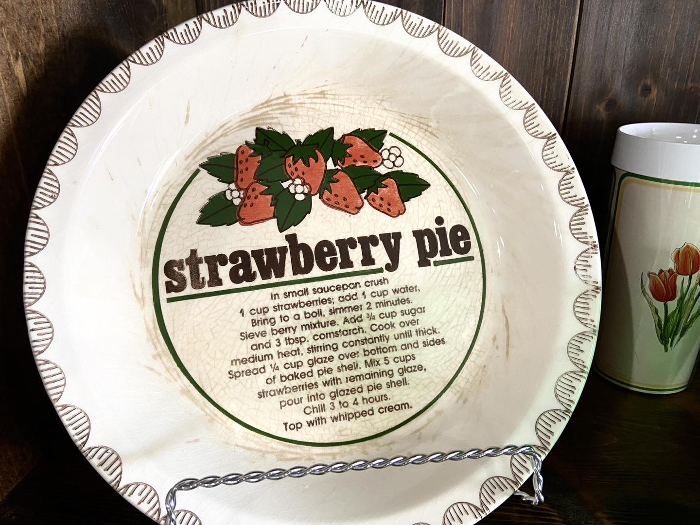 #100 BW Strawberry Pie Plate