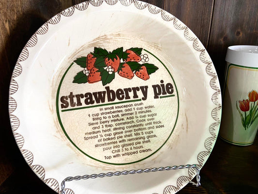 #100 BW Strawberry Pie Plate